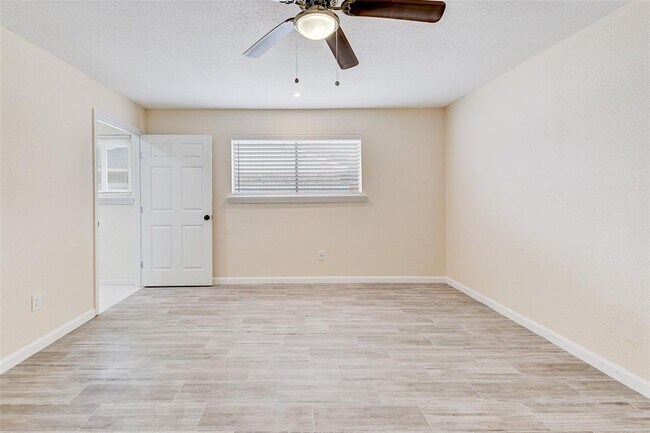 Building Photo - 10526 Huntington Way Dr