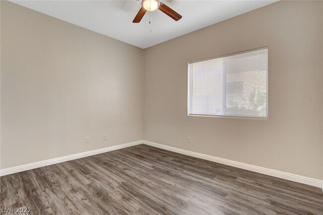 Building Photo - 5650 E Sahara Ave