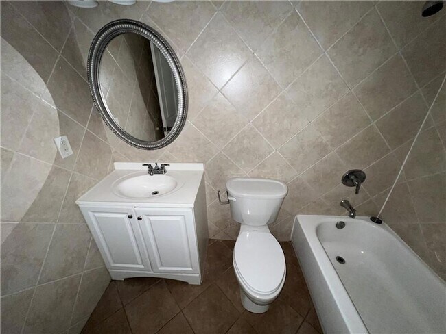 Building Photo - 2500 Campagna Dr