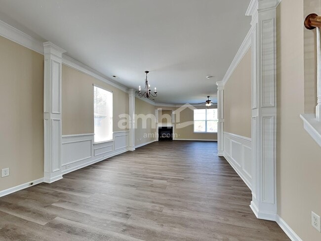 Building Photo - 533 Wrayhill Dr