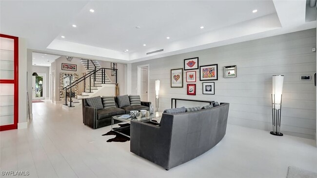 Building Photo - 739 5th Ave N