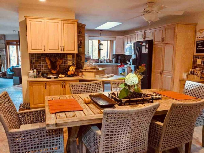 Building Photo - 140 Paquette Cir