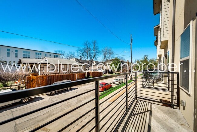 Building Photo - 5903 Lindell Ave