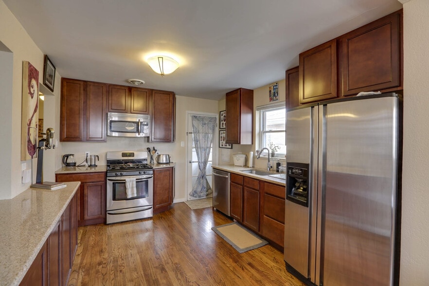 Building Photo - 3301 Kearney St