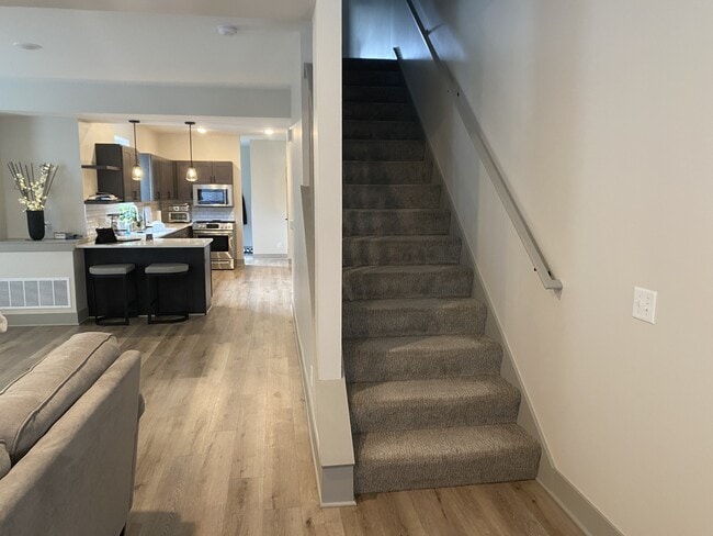 Building Photo - 336 Maple Ave