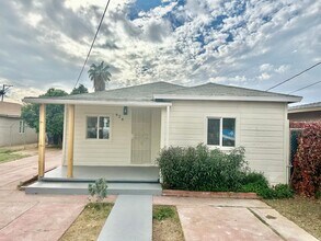 Building Photo - Newly Updated 2/1 in Madera