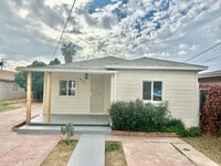 Building Photo - Newly Updated 2/1 in Madera
