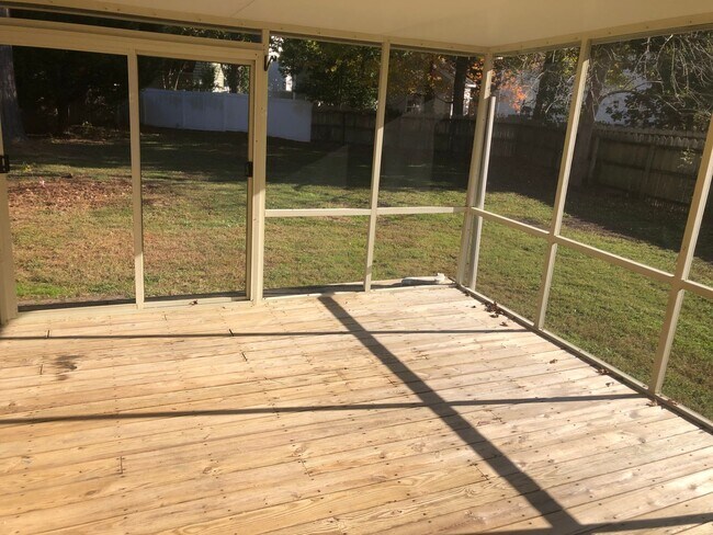 Building Photo - 2416 Creekmore Ct