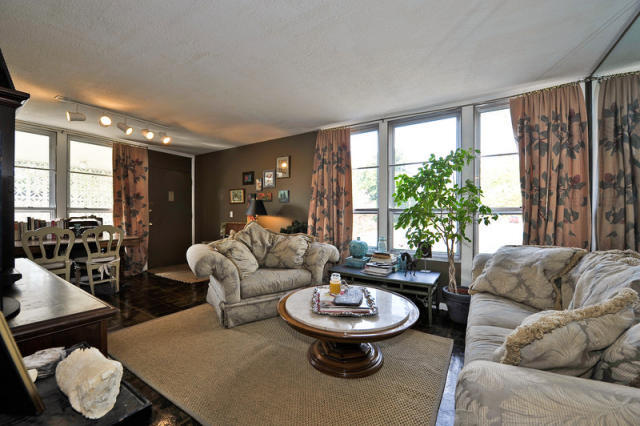 loft style end unit open to west end ave. - 3831 W End Ave