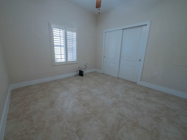 Building Photo - 2110 W 1st