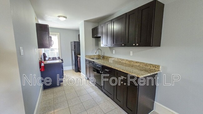 Building Photo - 64 Simpson Ave