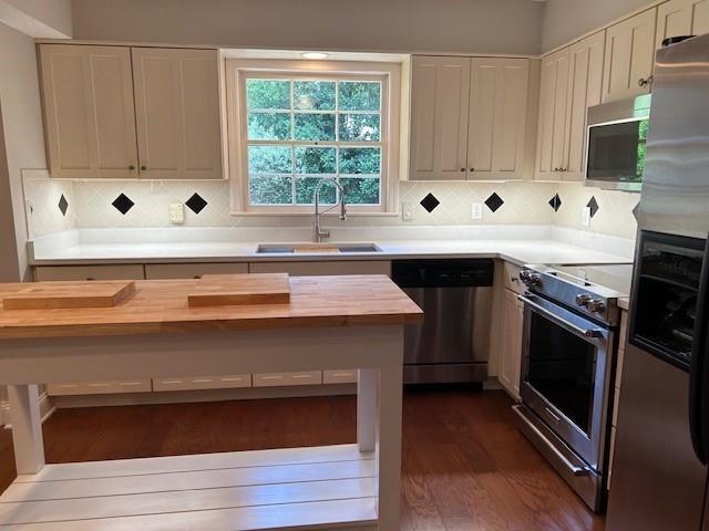 Building Photo - 301 Rivera Dr