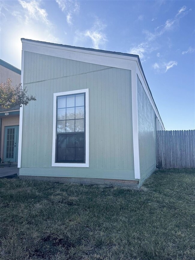 Building Photo - 7002 SW Green Terrace Blvd