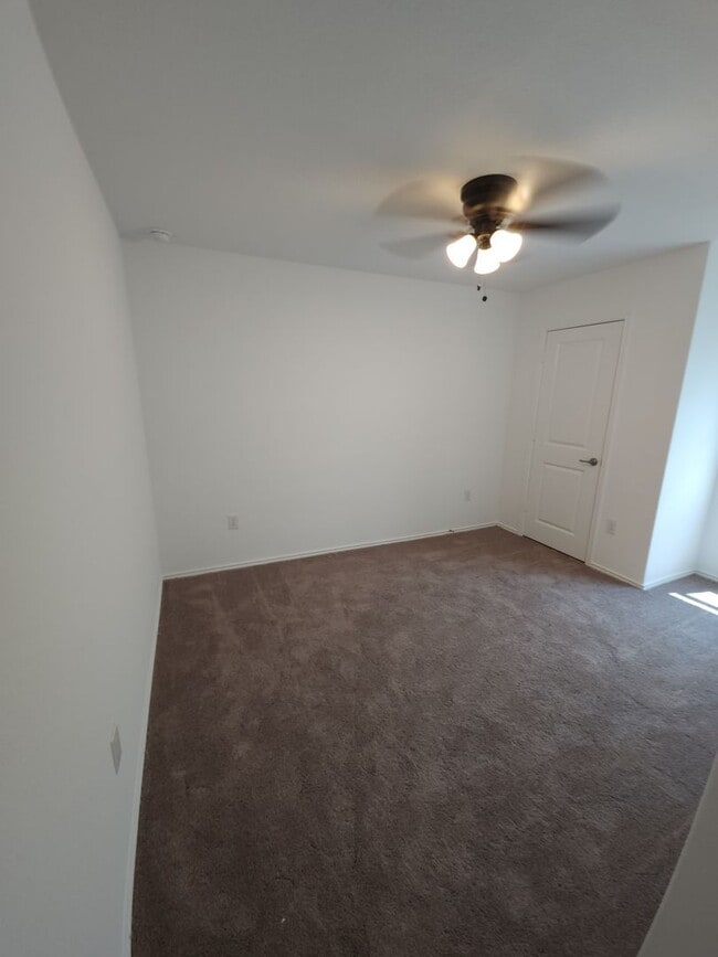 Building Photo - 2 weeks free Rent! Mission Del Lago- South of San Antonio, Tx