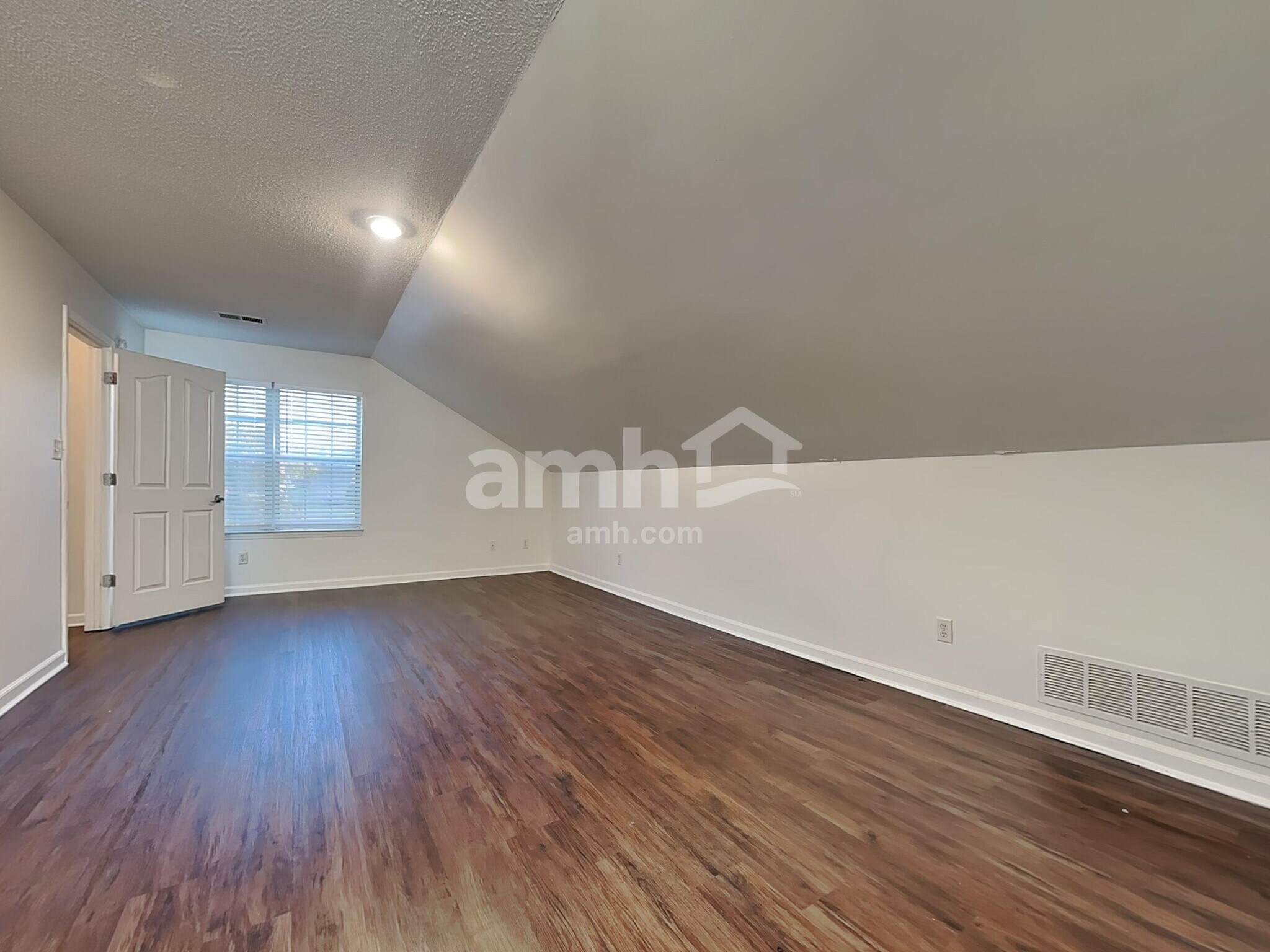 Building Photo - 8014 New Castle Cv