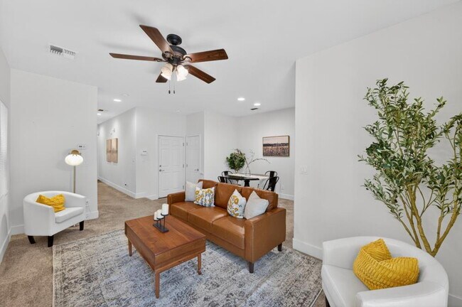 Building Photo - Charming 3-Bed Home in Sacramento with 2.5 Baths