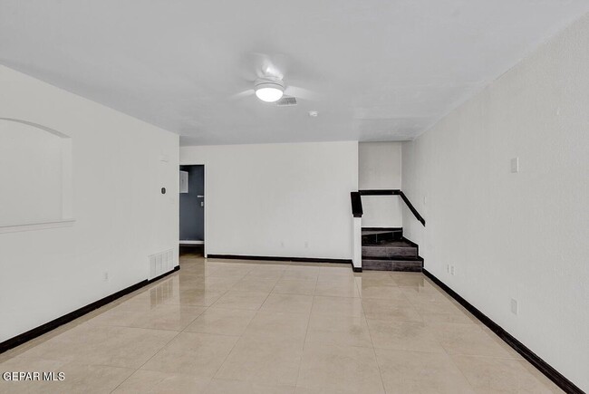 Building Photo - 313 Peter Noyes Dr