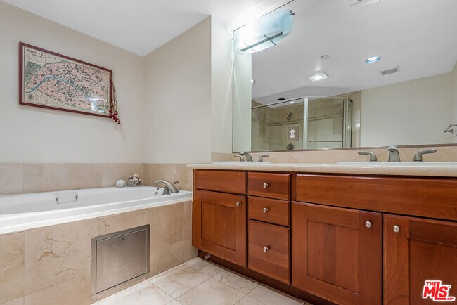 Building Photo - 1246 Armacost Ave
