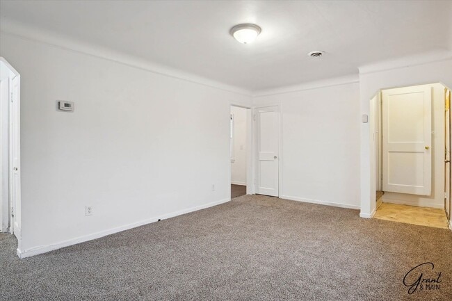 Building Photo - $1350 3 bedroom Eastpointe
