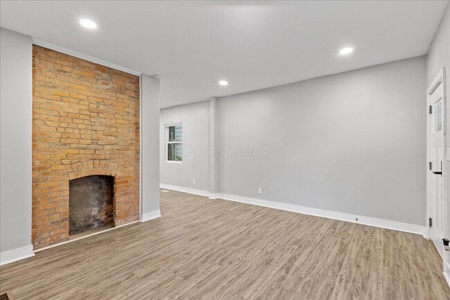 Building Photo - 695 Miller Ave
