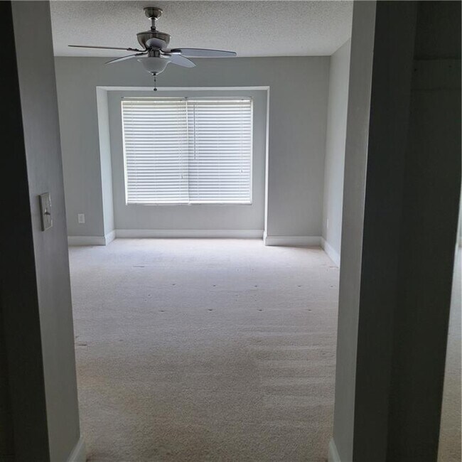 Building Photo - 62 Rumson Ct