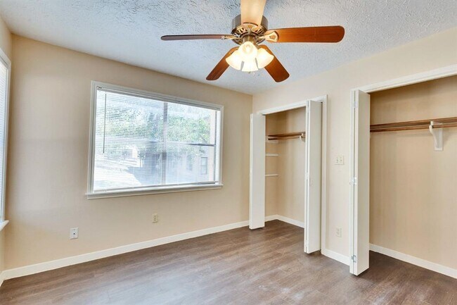 Building Photo - 908 N LBJ Dr