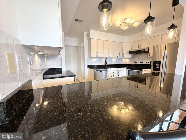 Building Photo - 532 Riviera Dr