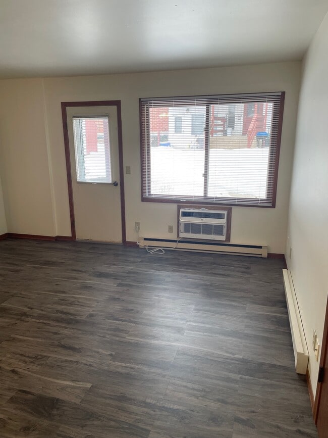 Building Photo - Douglas Creek Apartments LLC