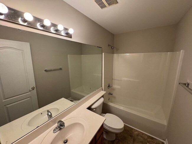 Building Photo - 7333 Michaels Landing Dr