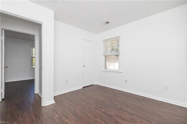 Building Photo - 908 Vincent Ct