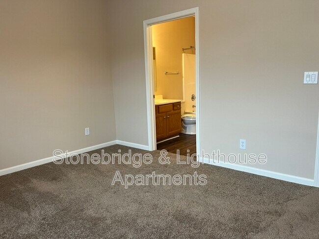 Building Photo - 5209 Lighthouse Cove