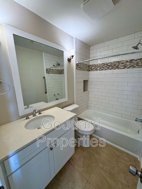 Building Photo - 8843 Hayshed Ln