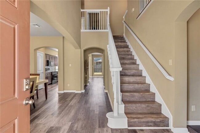 Building Photo - 3418 Castleton Dr