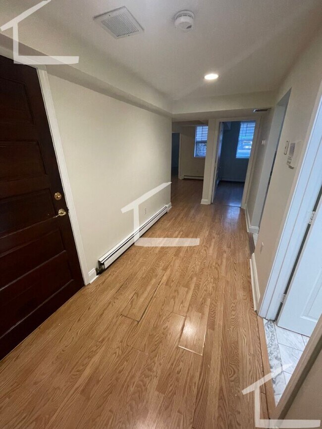 Building Photo - Large 3 bed unit in Allston near the Green...