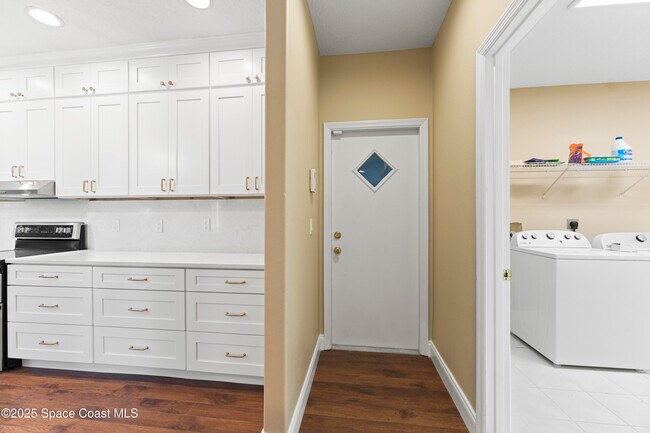 Building Photo - 500 Hidden Hollow Dr