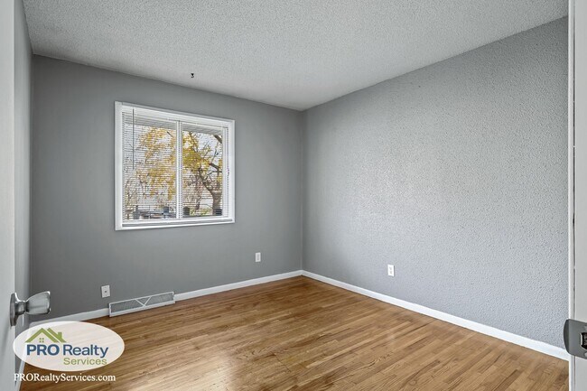 Building Photo - 4 Bedroom Home in Anoka