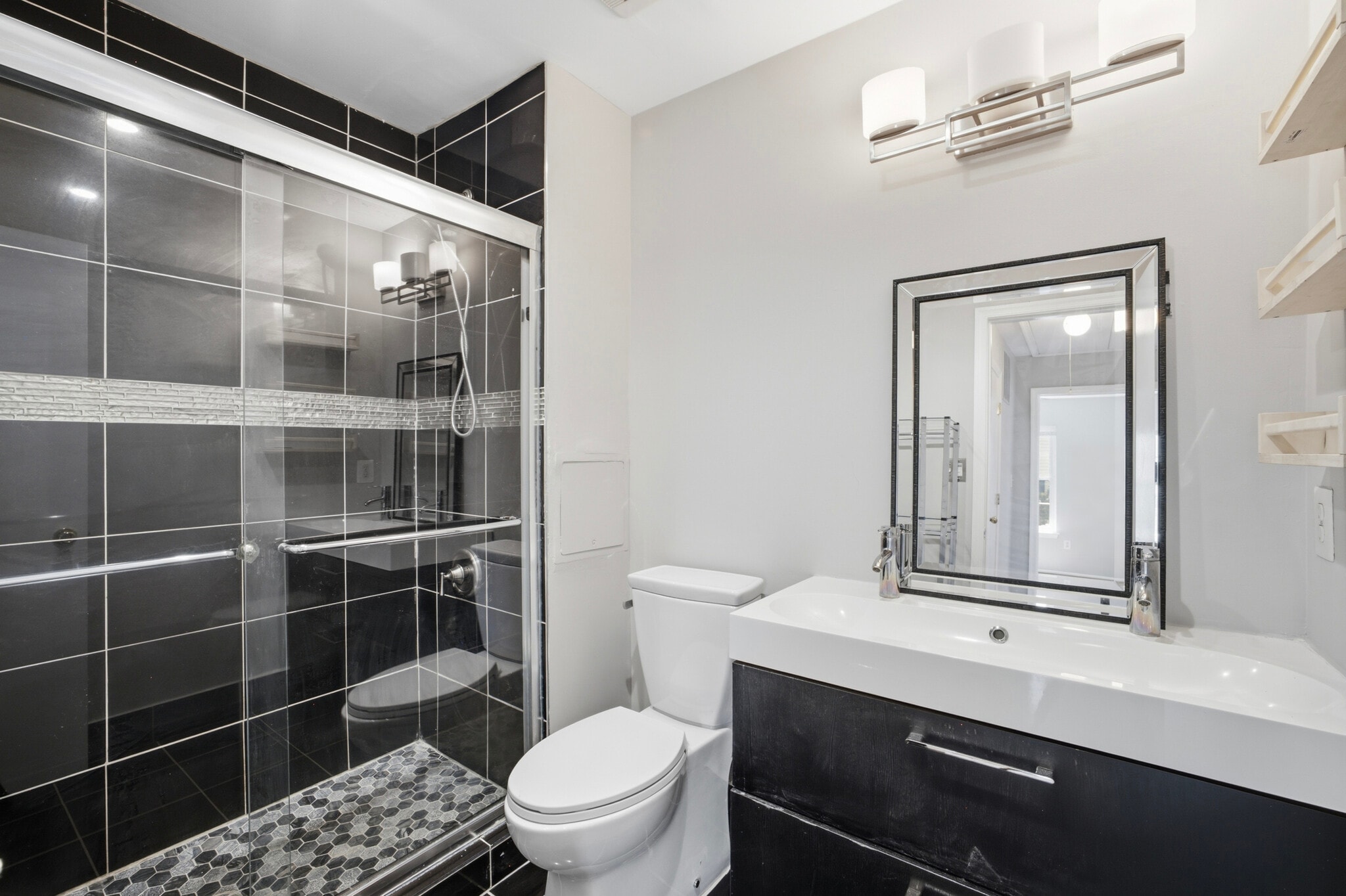 third floor bathroom - 6228 William Edgar Dr