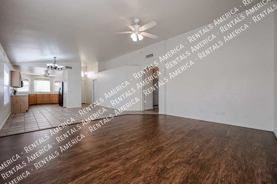 Building Photo - 3884 E Douglas Loop