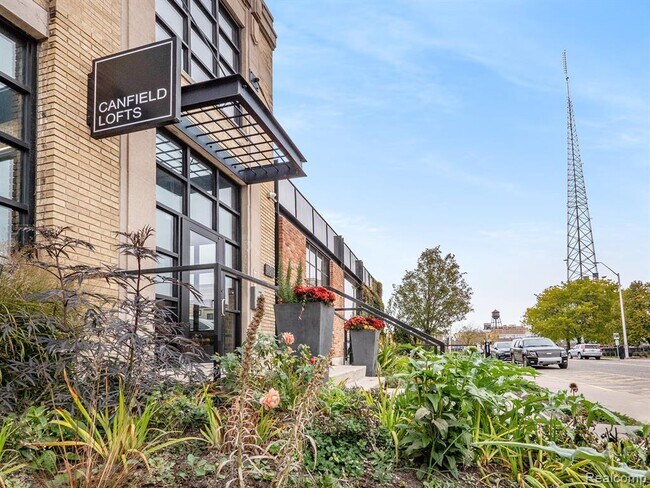 Building Photo - 460 W Canfield St