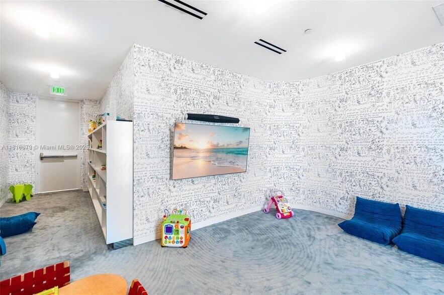 Building Photo - 16901 Collins Ave