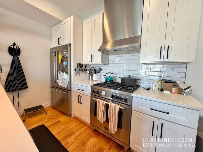 Building Photo - 1719 D St NE