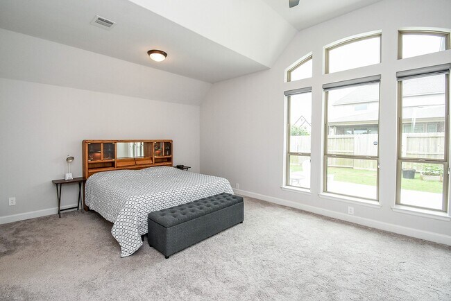 Building Photo - 28903 Creekside Bend Dr