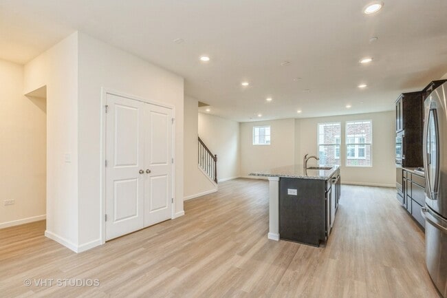 Building Photo - 155 Yorktown Ct