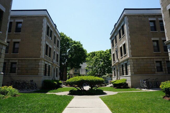 Building Photo - 74 Gardner St