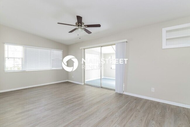 Building Photo - 3 Bedroom Pet-Friendly Home in Sarasota, FL with Main Street Renewal