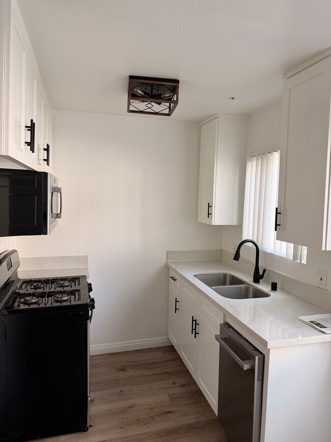 Building Photo - S&E- Venice Apartments