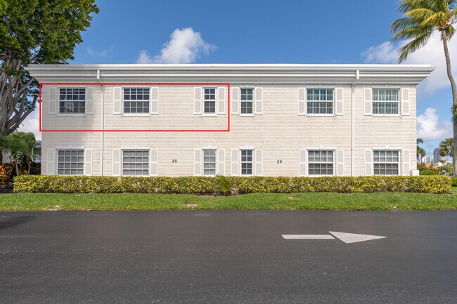 Building Photo - 6515 Bay Club Dr