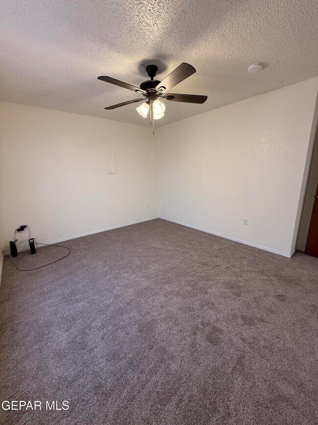 Building Photo - 8403 Villanova Dr