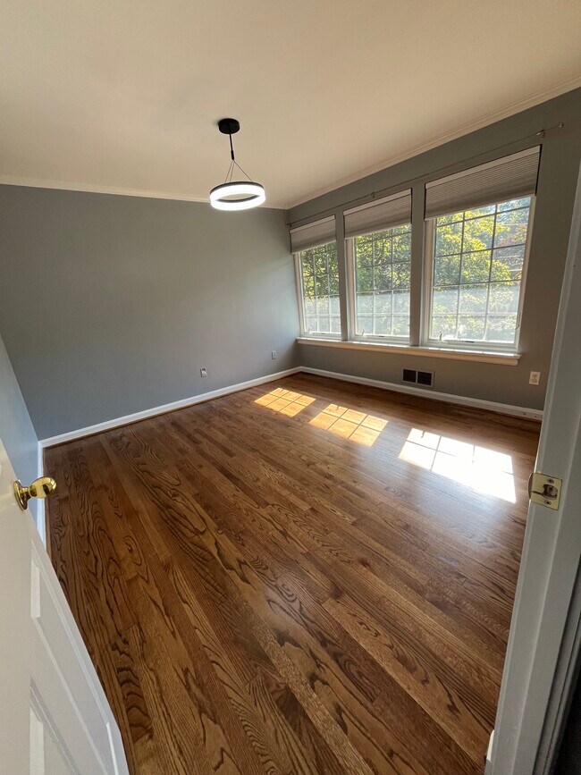 Building Photo - 6805 Millwood Rd