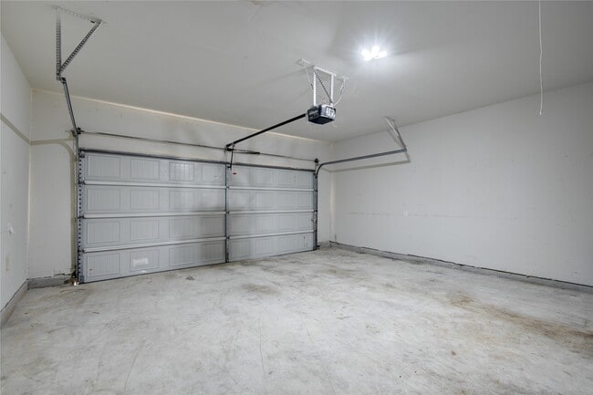 Building Photo - 28310 Rollingwood N Loop